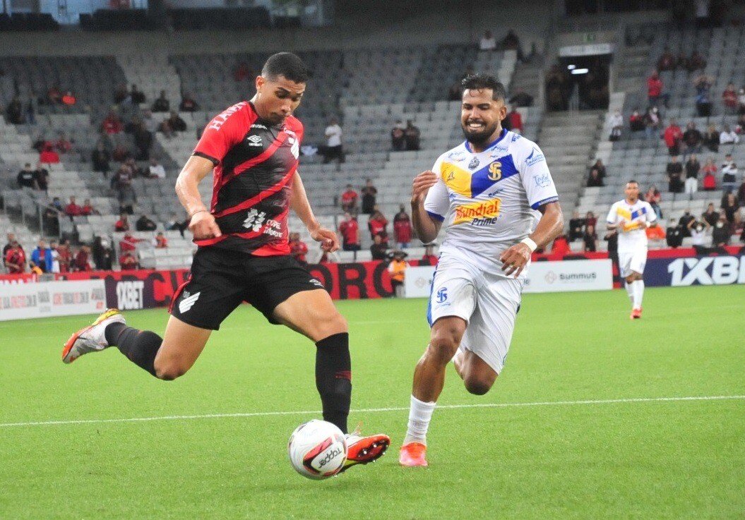 São Joseense x Athletico-PR Ao Vivo: onde assistir partida do Campeonato Paranaense online.